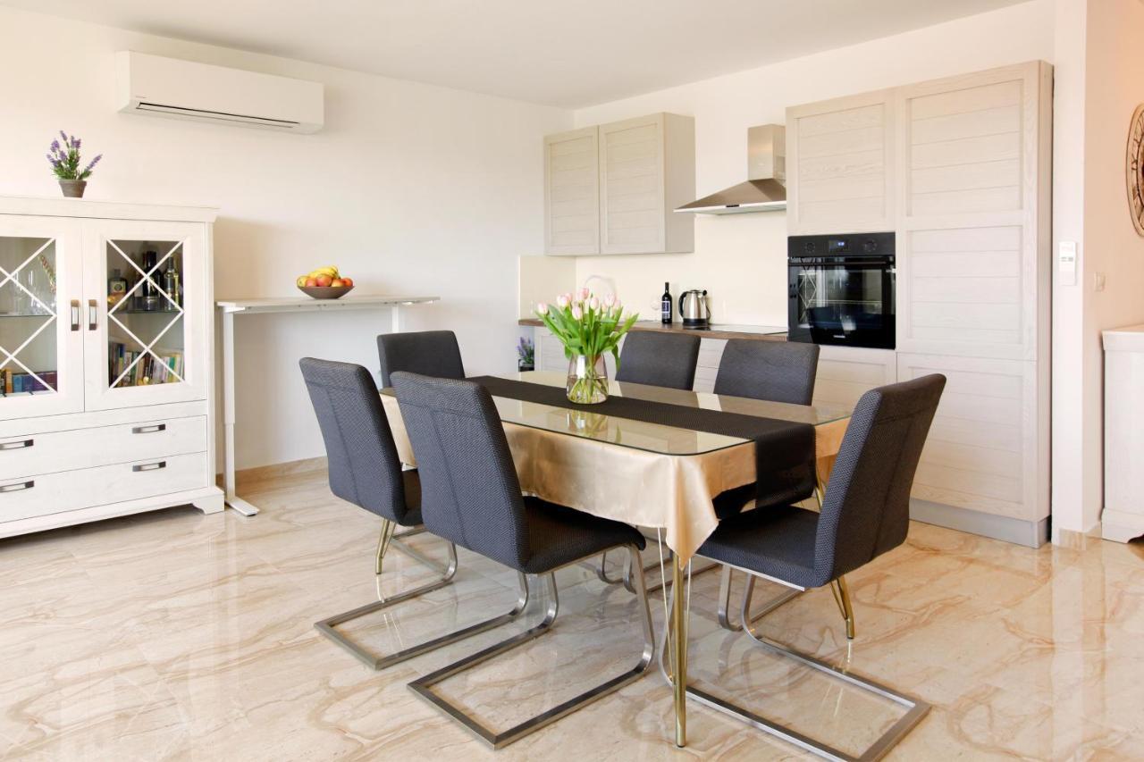 Modern 2-bed Apt, Late Check In Available Appartement