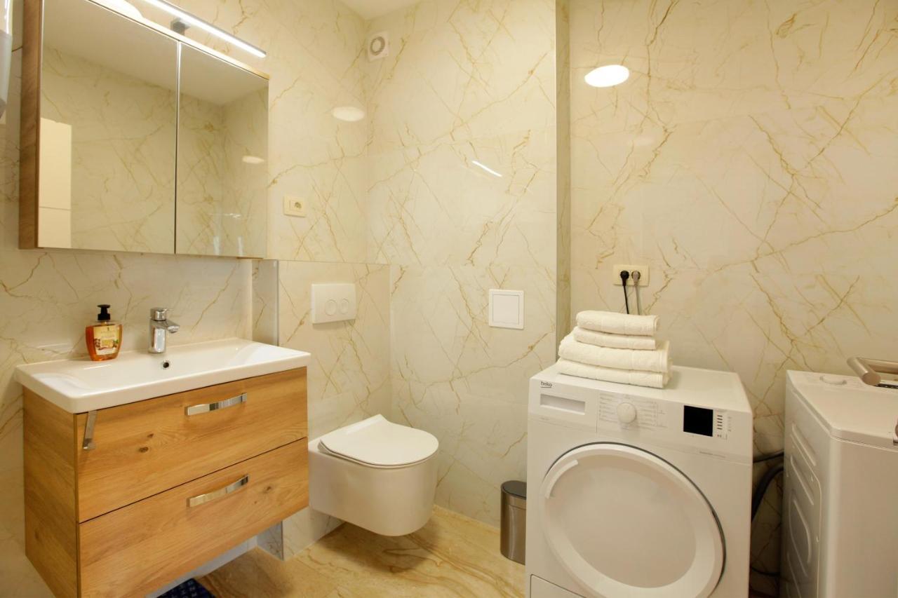 Appartement Modern 2-bed Apt, Late Check In Available