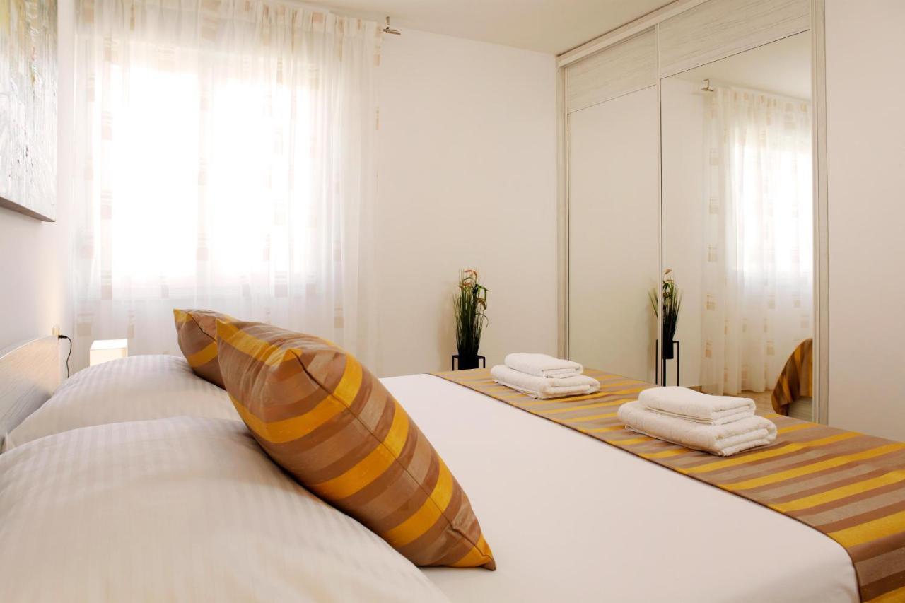 Modern 2-bed Apt, Late Check In Available Appartement