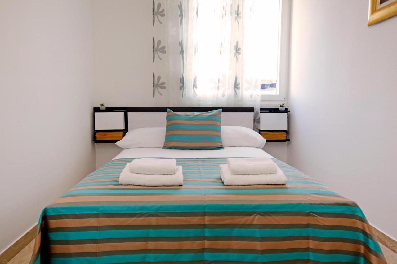 Appartement Modern 2-bed Apt, Late Check In Available