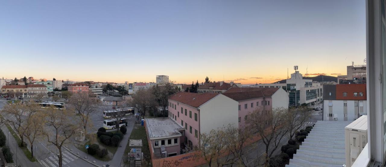 Appartement Modern 2-bed Apt, Late Check In Available Split