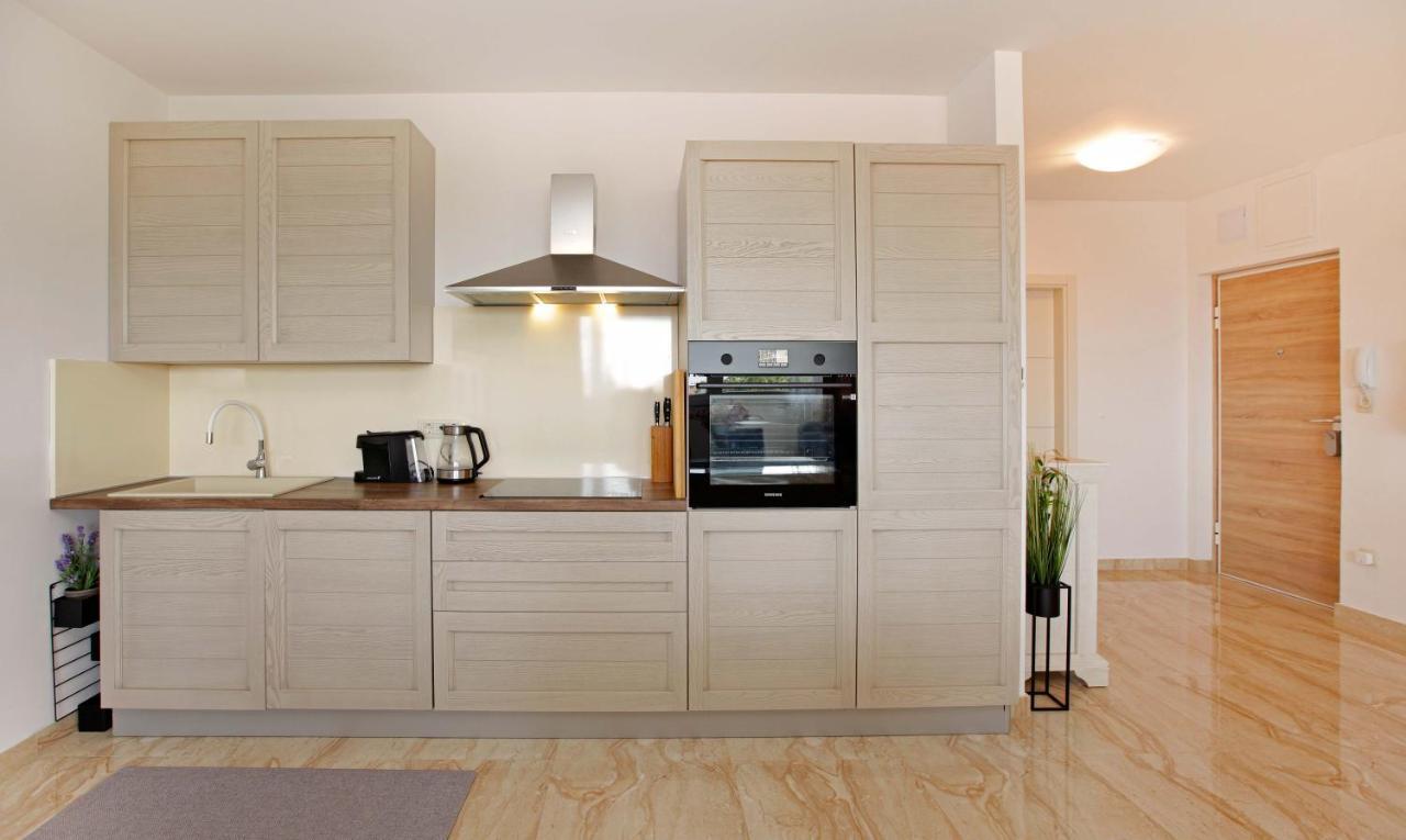 Appartement Modern 2-bed Apt, Late Check In Available