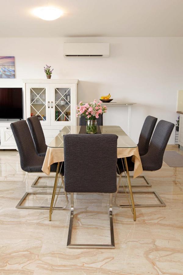 Modern 2-bed Apt, Late Check In Available Appartement *