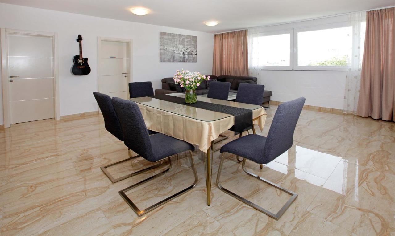 Modern 2-bed Apt, Late Check In Available Appartement *