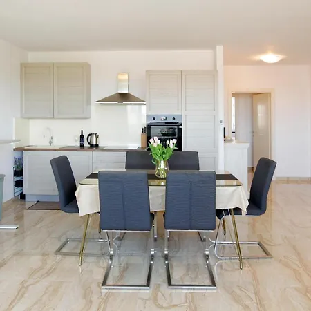 Modern 2-Bed Apt, Late Check In Available Split Exterior photo